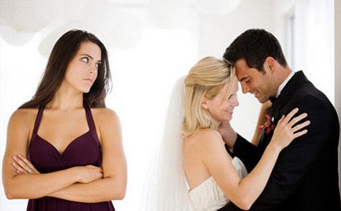 男人雇私家侦探调查常送妻子回家的男同事